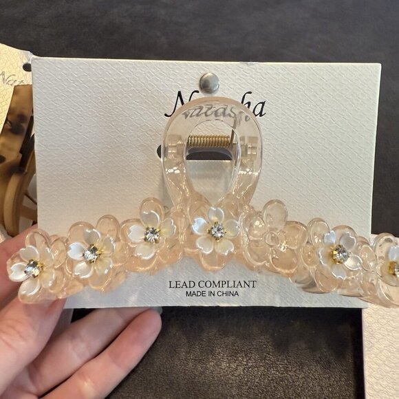 Natasha Women's Lot of 4 Hair Claw Multicolor Aesthetic Flower Heart Trendy NWT - Picture 3 of 8